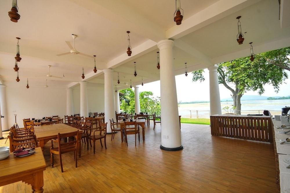 Yala Oga Reach Hotel Tissamaharama Exteriör bild
