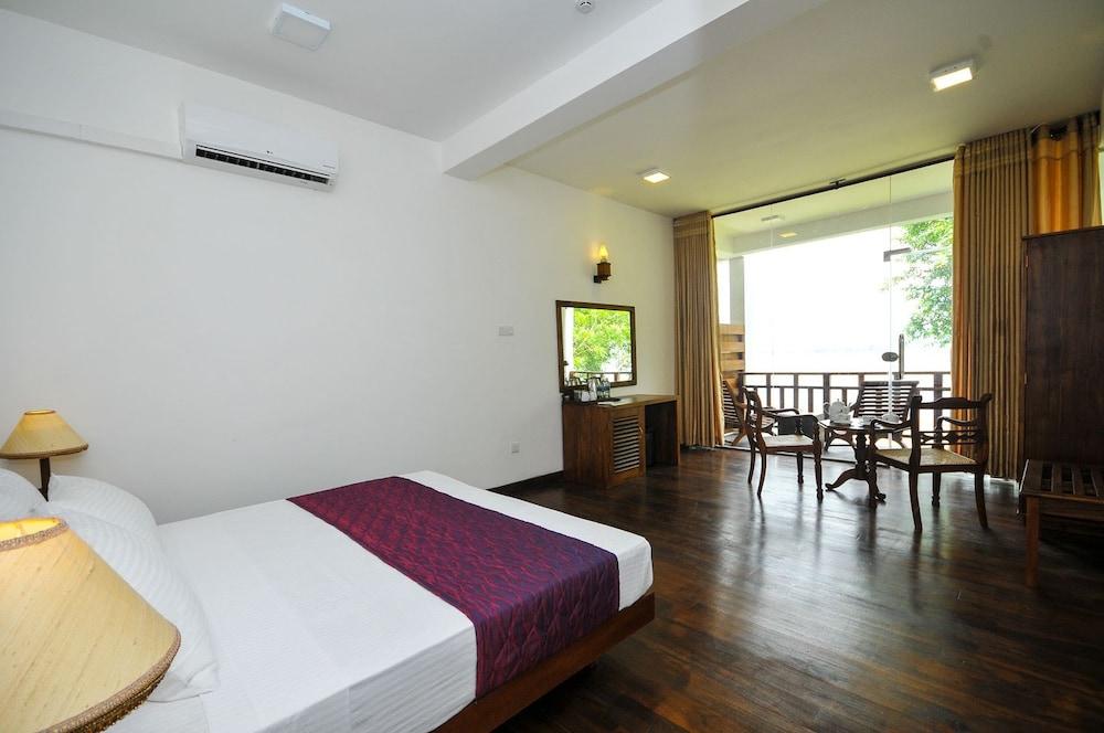 Yala Oga Reach Hotel Tissamaharama Exteriör bild