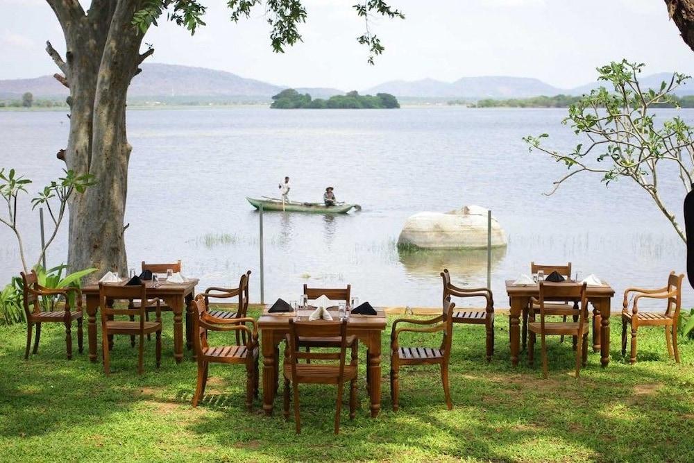 Yala Oga Reach Hotel Tissamaharama Exteriör bild