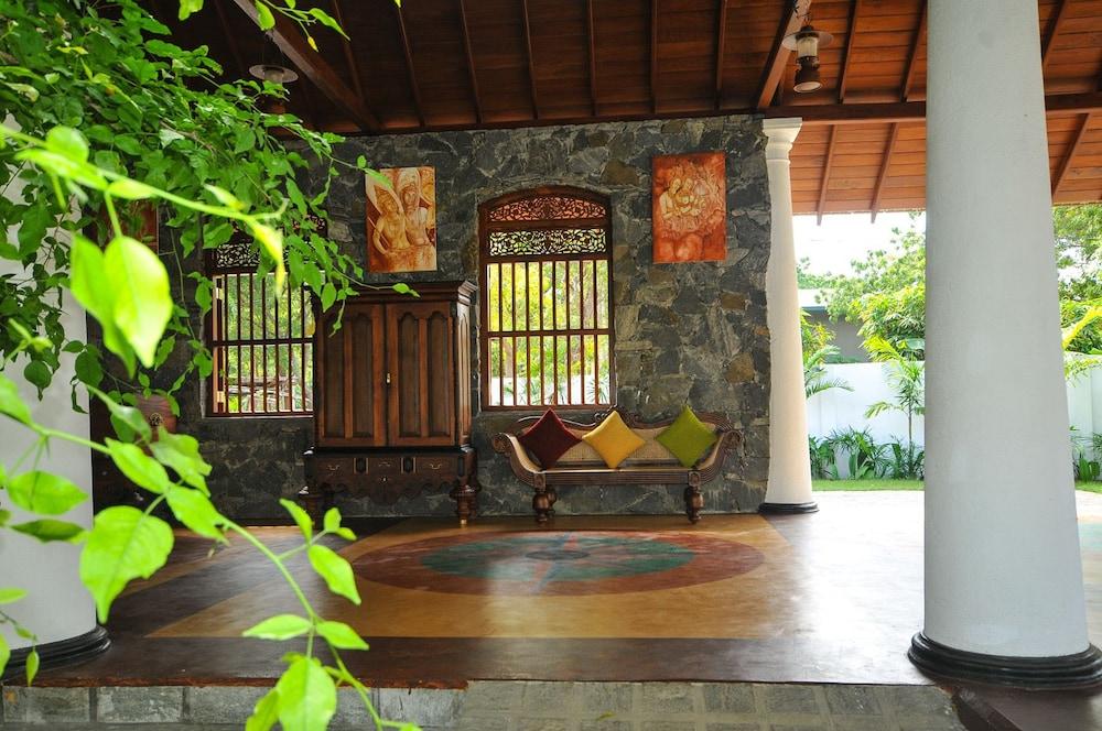 Yala Oga Reach Hotel Tissamaharama Exteriör bild