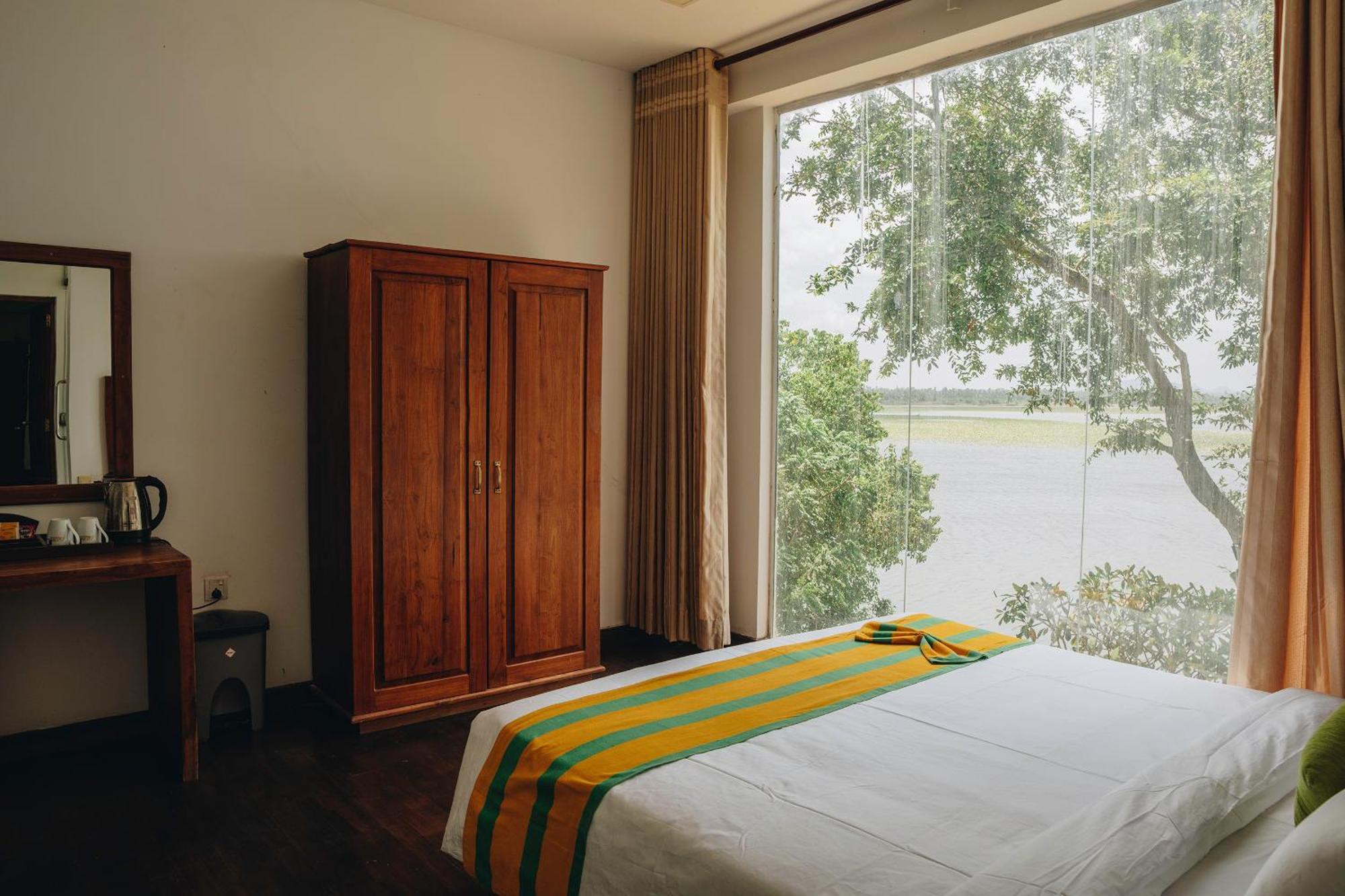 Yala Oga Reach Hotel Tissamaharama Exteriör bild