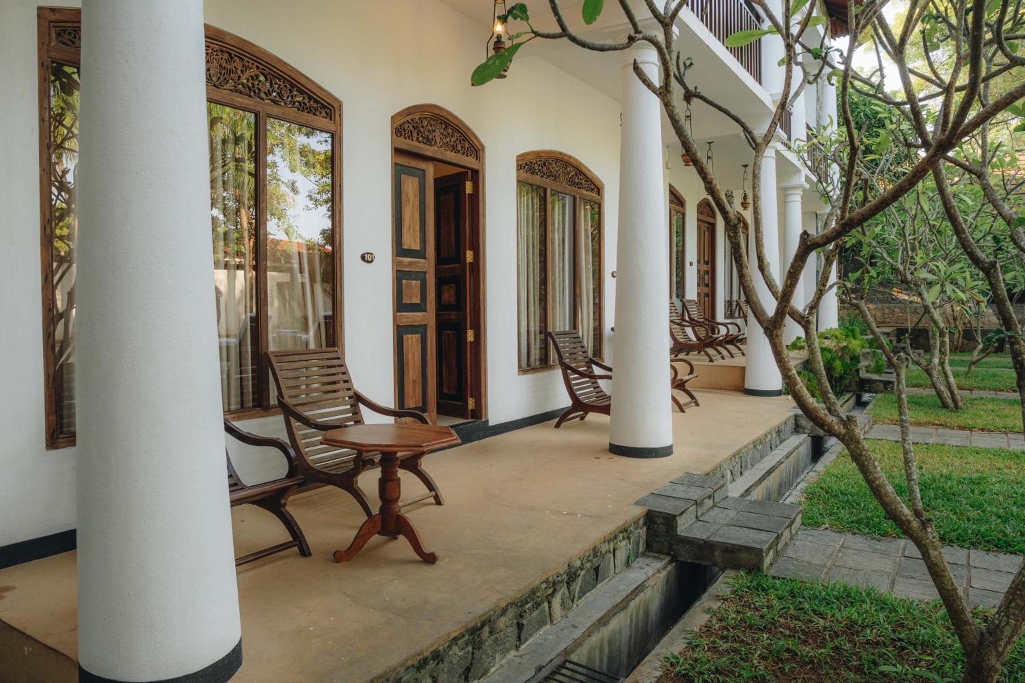 Yala Oga Reach Hotel Tissamaharama Exteriör bild