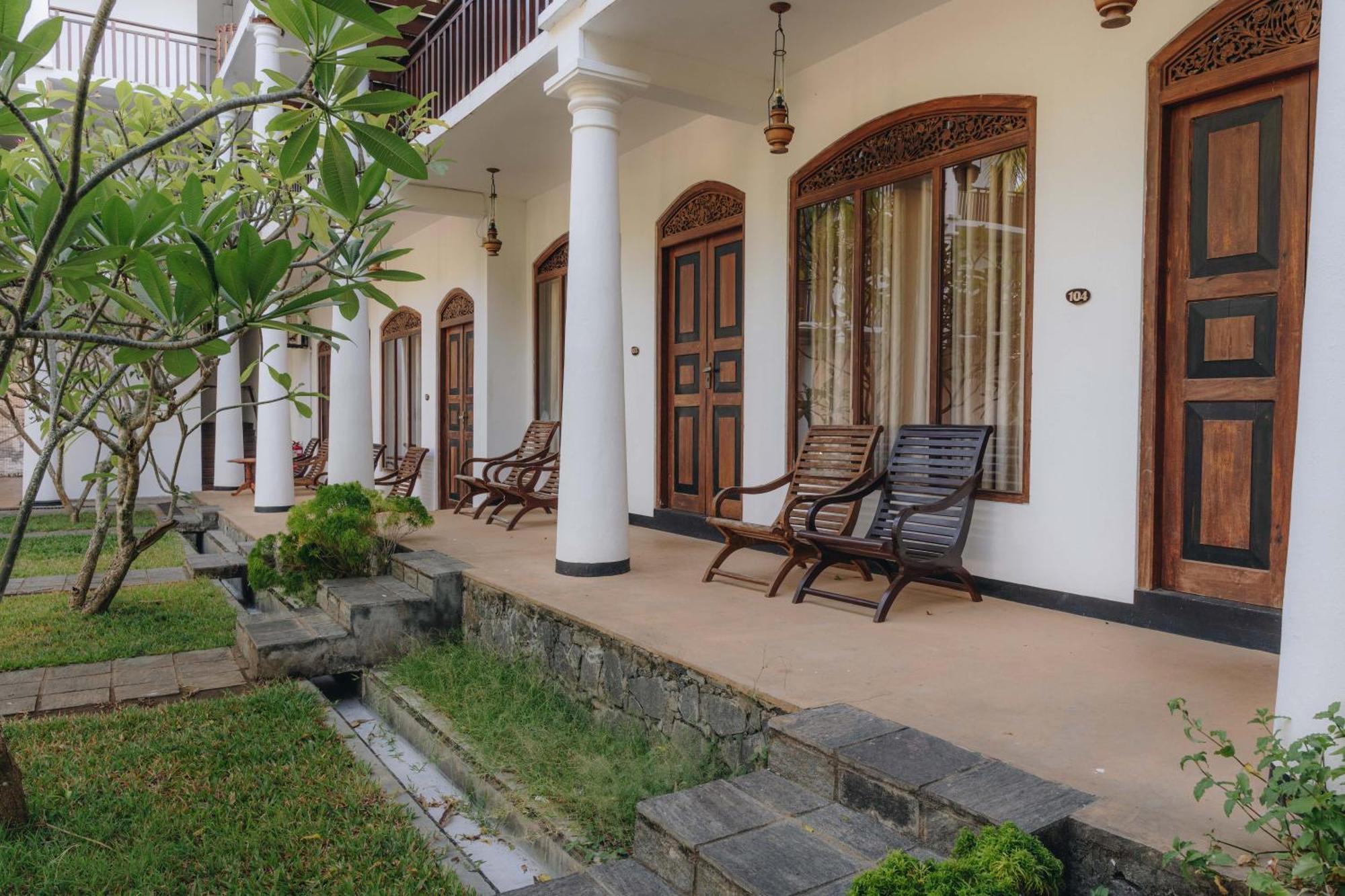 Yala Oga Reach Hotel Tissamaharama Exteriör bild