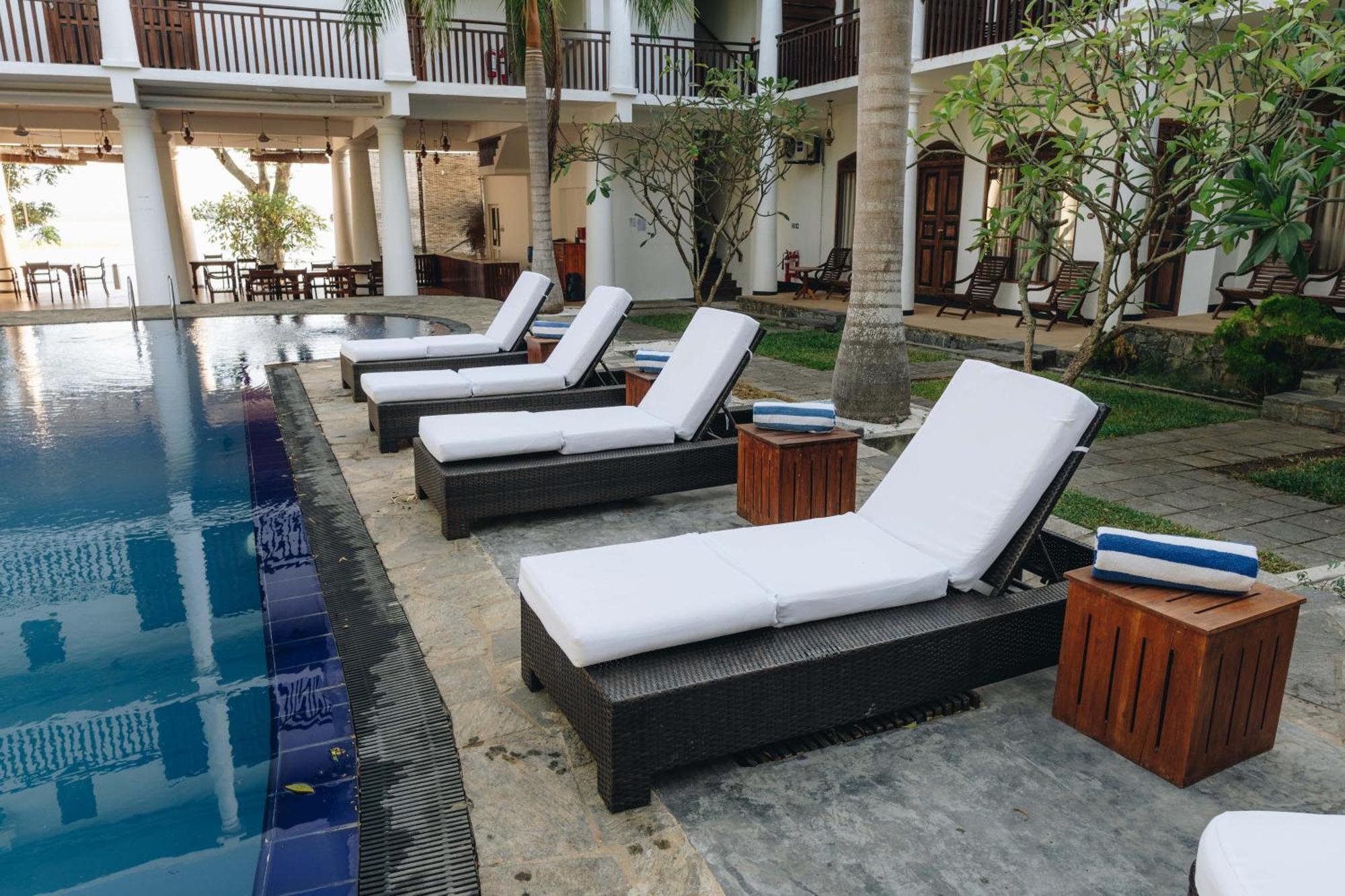 Yala Oga Reach Hotel Tissamaharama Exteriör bild
