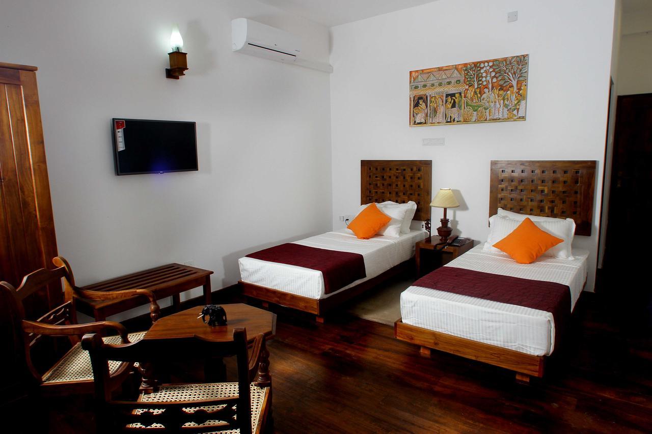 Yala Oga Reach Hotel Tissamaharama Exteriör bild
