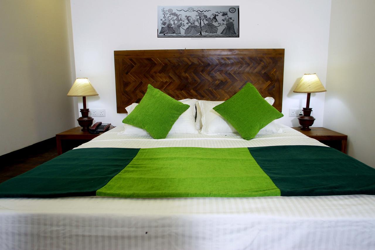 Yala Oga Reach Hotel Tissamaharama Exteriör bild