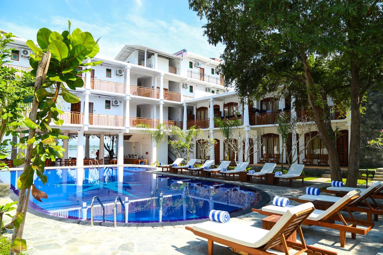 Yala Oga Reach Hotel Tissamaharama Exteriör bild
