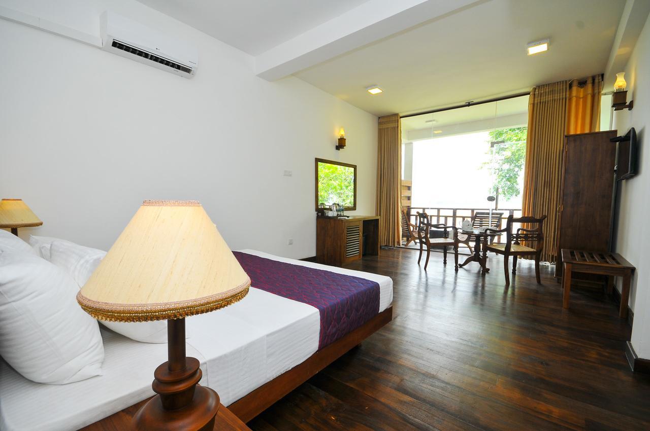 Yala Oga Reach Hotel Tissamaharama Exteriör bild