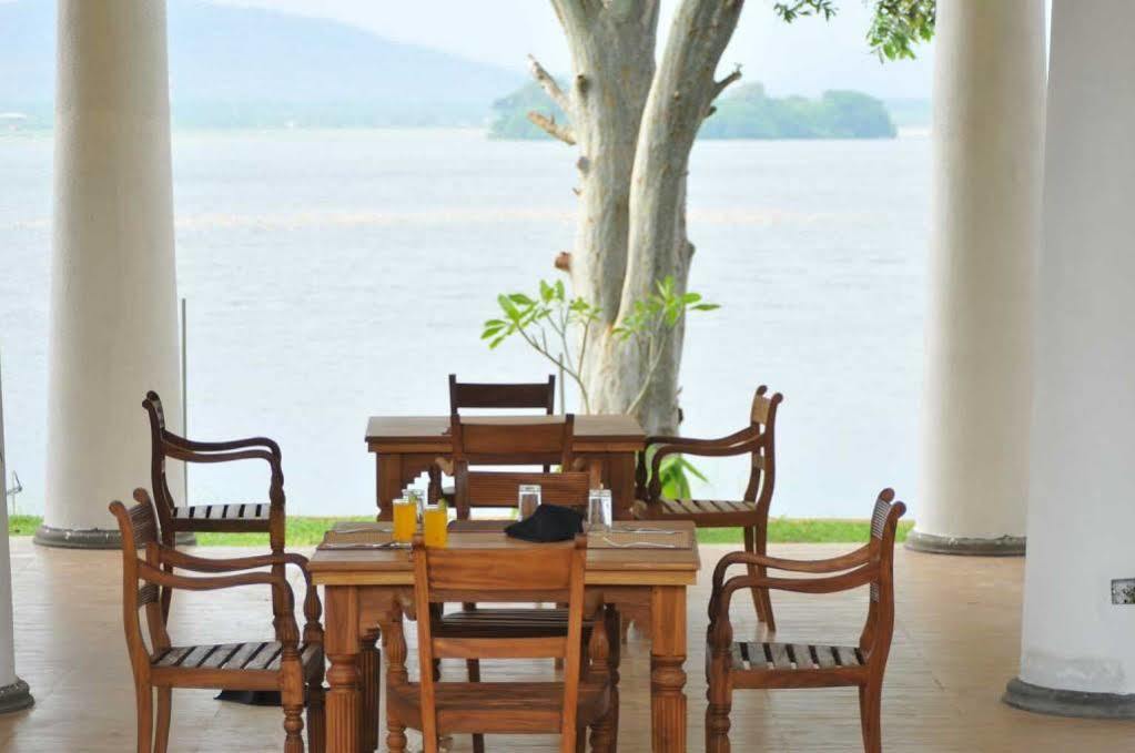 Yala Oga Reach Hotel Tissamaharama Exteriör bild