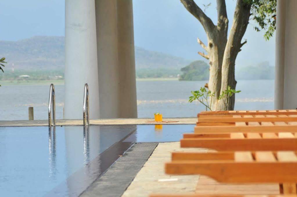 Yala Oga Reach Hotel Tissamaharama Exteriör bild